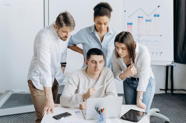 Boostez votre équipe : stratégies efficaces pour dynamiser la communication interne